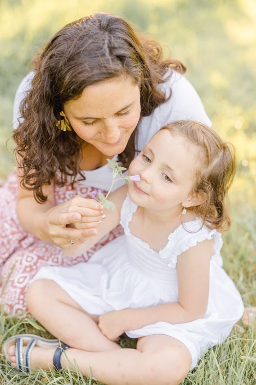 bonheur main sourire enfant robe